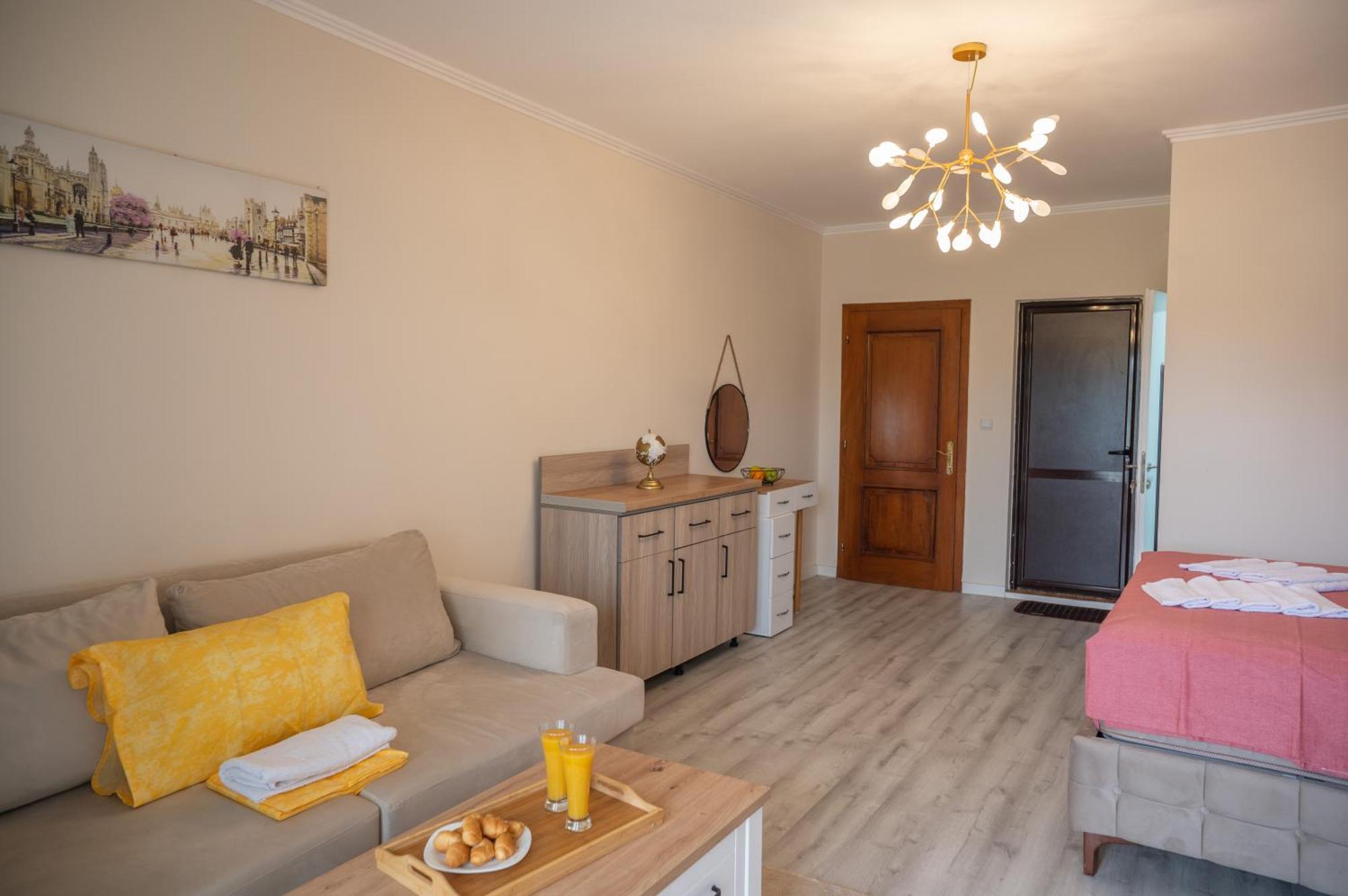 Beach Walk Apartments 乌尔齐尼 外观 照片