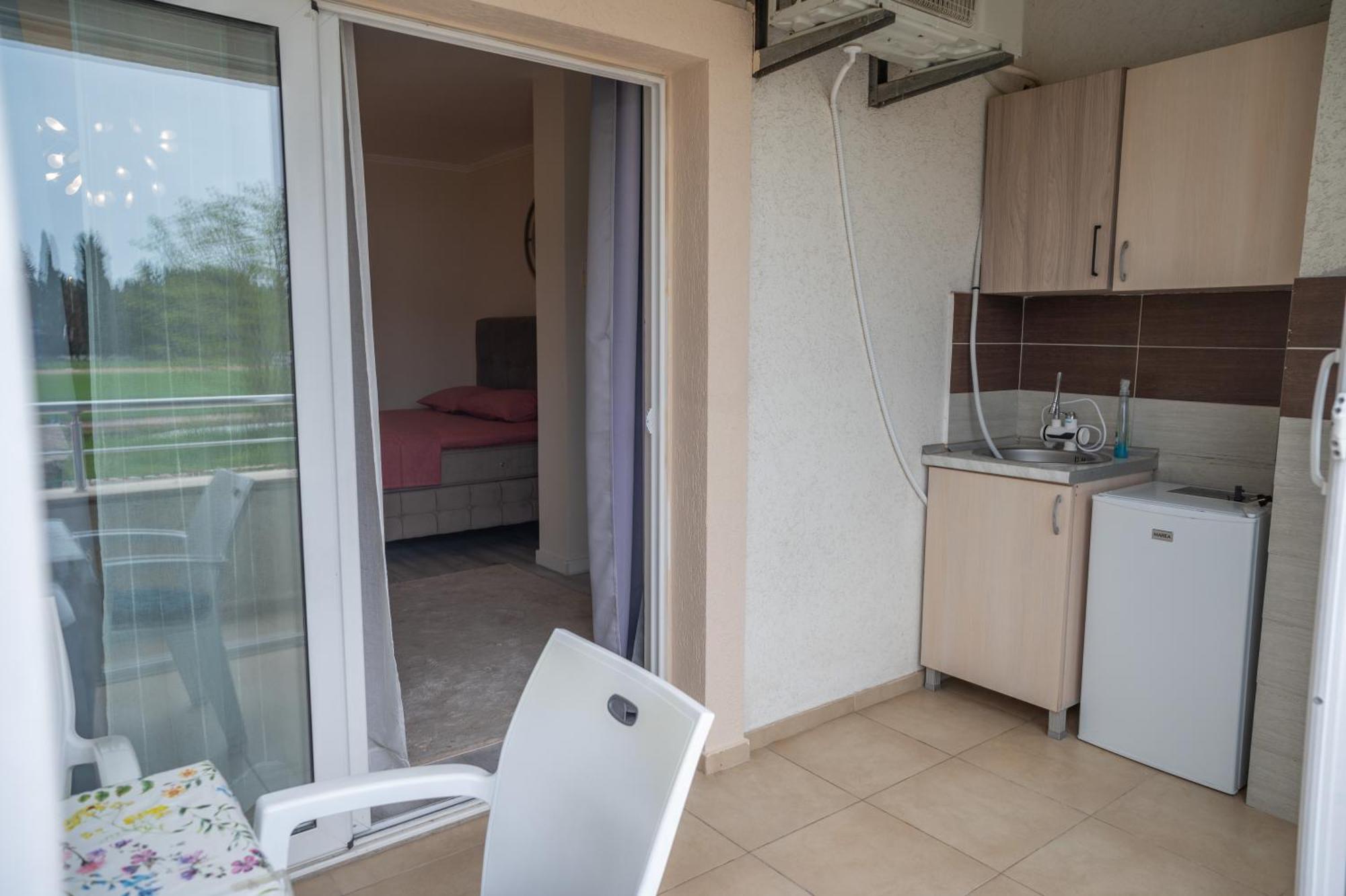Beach Walk Apartments 乌尔齐尼 外观 照片